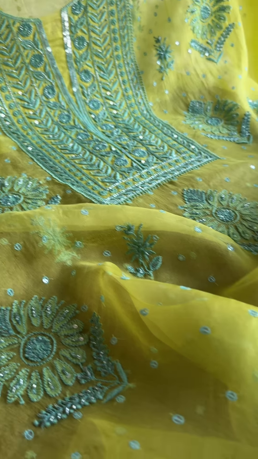 Noor-e-Zaitoon Hand-Embroidered Lime Green Chikankari Kurta Set - Image 2