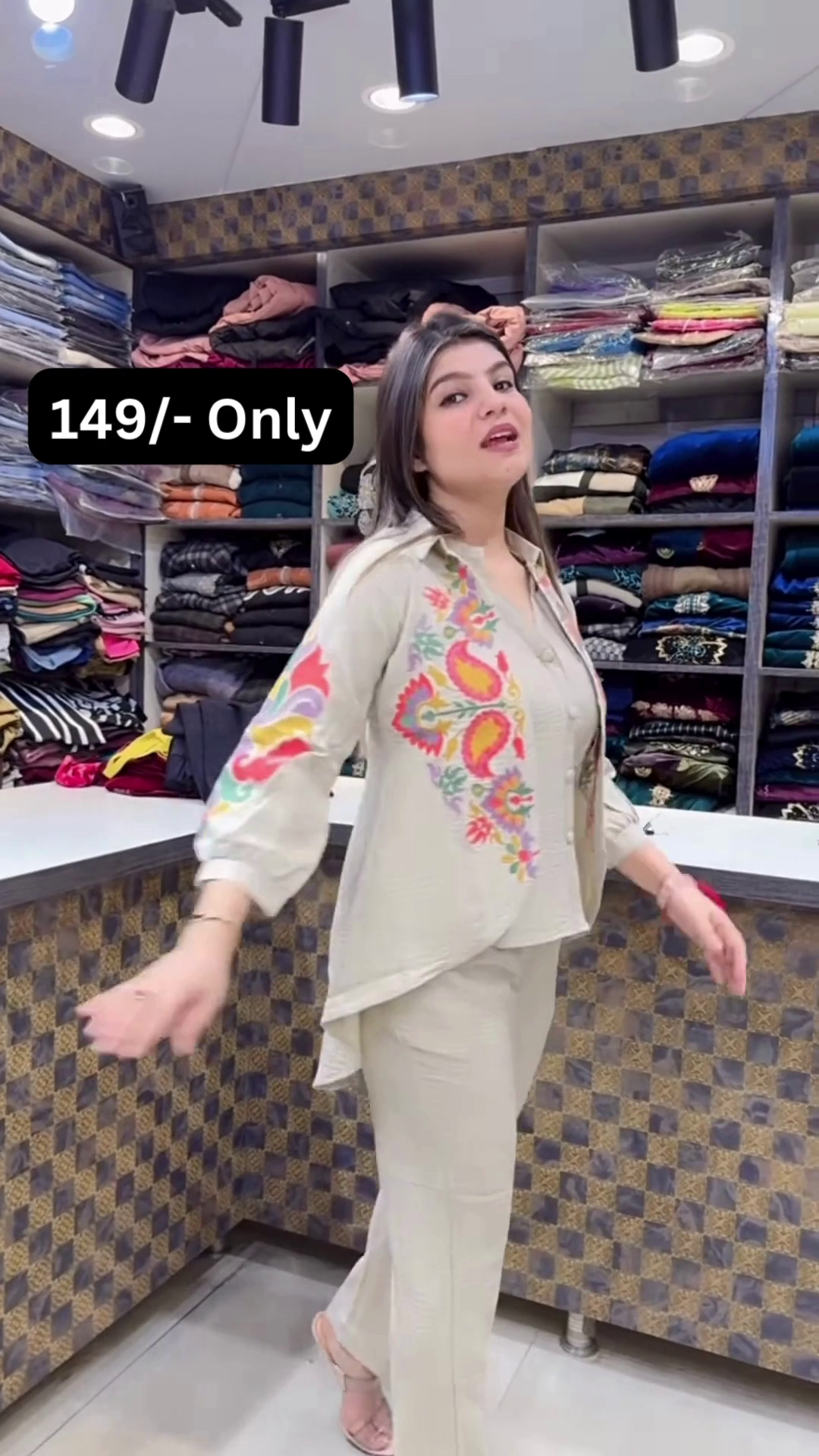 Light Beige Embroidered Kurta with Multicolor Threadwork – Festive Ethnicwear for Retail Displays - Image 4