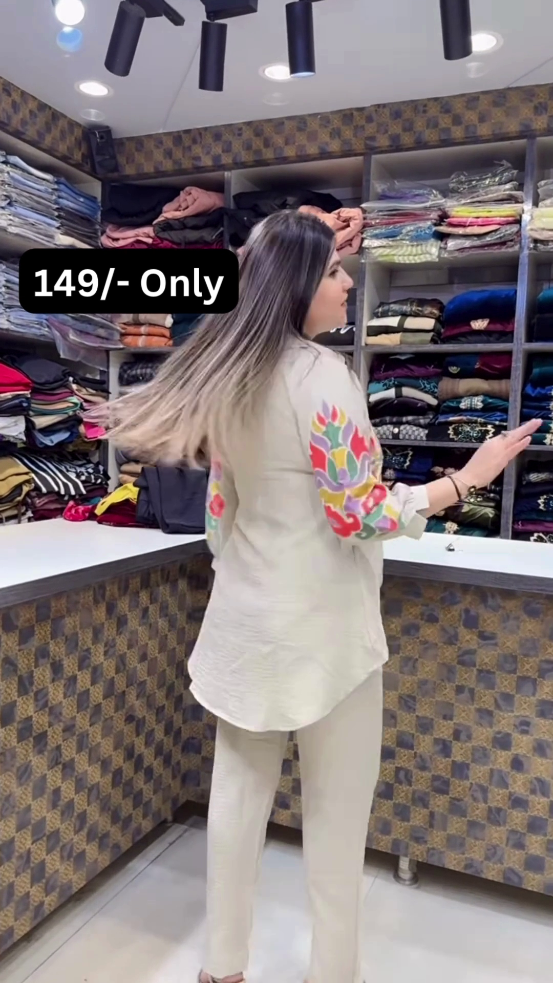 Light Beige Embroidered Kurta with Multicolor Threadwork – Festive Ethnicwear for Retail Displays - Image 2