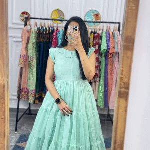Women’s Light Green Tiered Ruffle Dress – Summer Casualwear with Mirror Portrait Styling