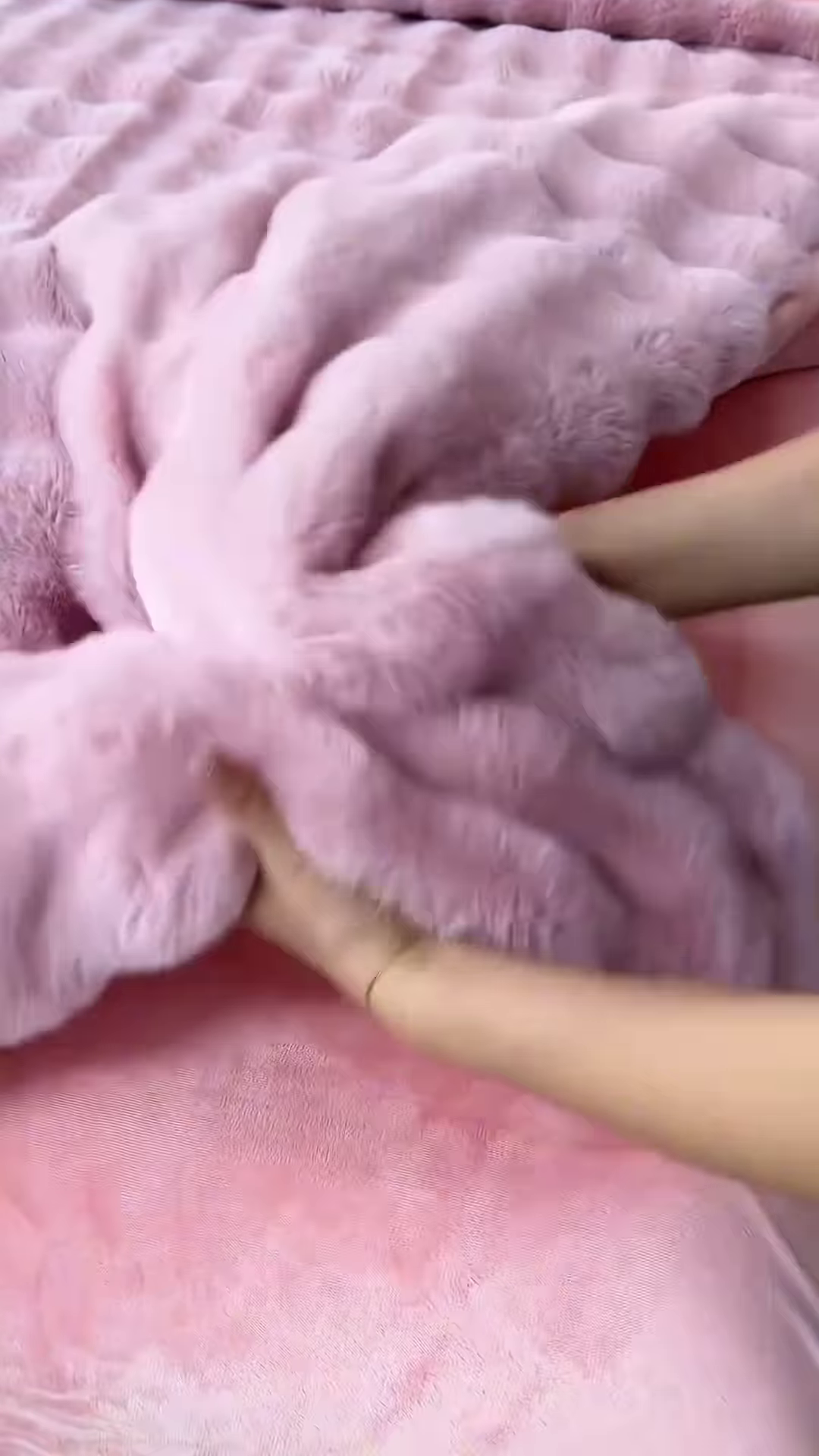 Fluffy Orange Blanket 🧡 Ultra-Soft Winter Comfort – Ideal for Lounging & Layering - Image 4