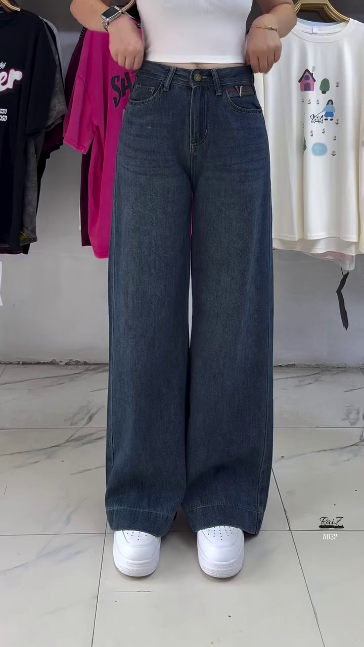 Women’s Ultra-Wide Leg High-Waisted Jeans – Classic Indigo