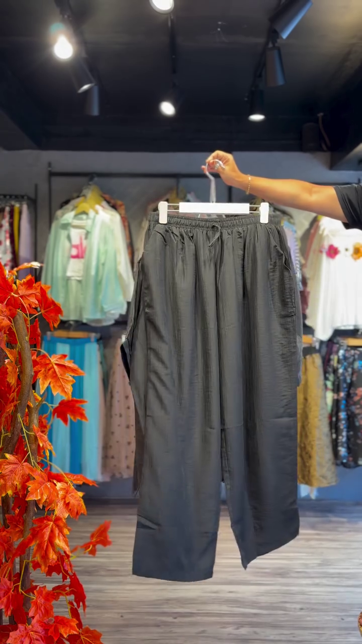 Mandarin Bloom Co-ord in Noir - Image 2