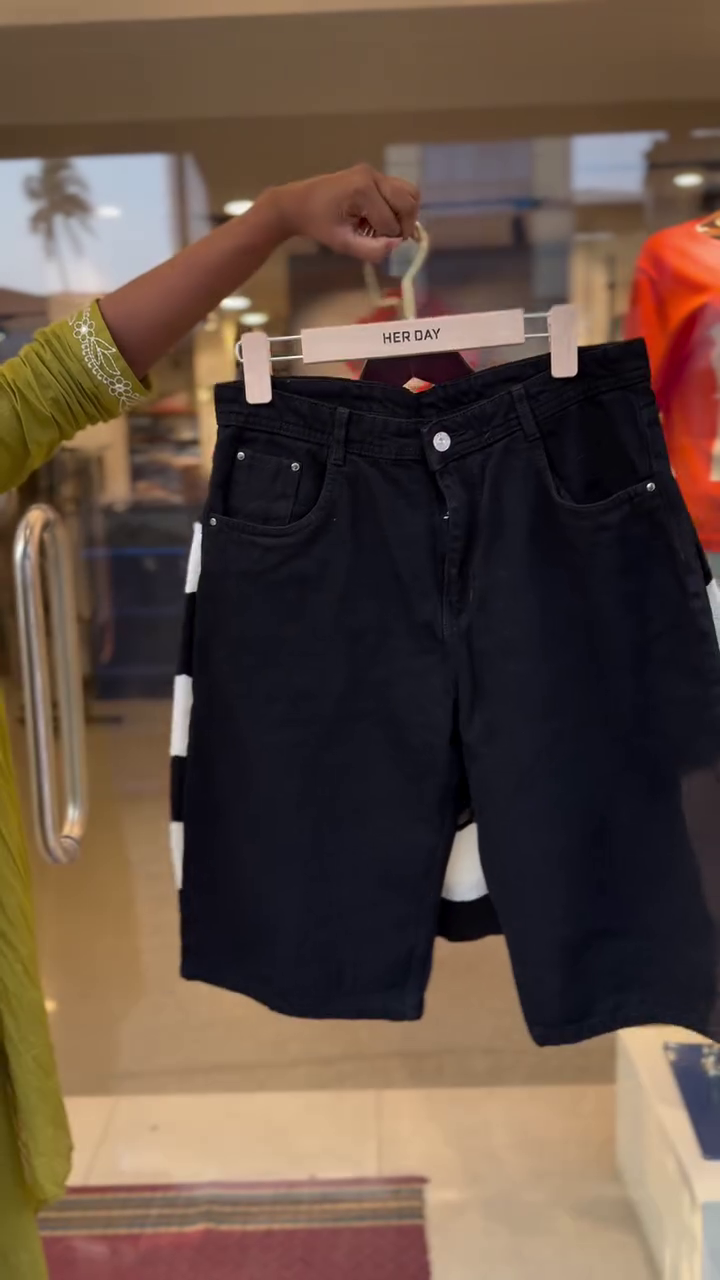 MONOCHROME TEXTURE STRIPED TOP - Image 2