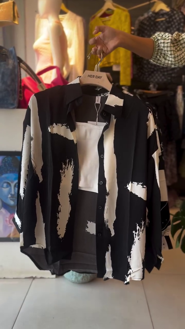 BLACK & WHITE ABSTRACT BRUSHSTROKE SHIRT
