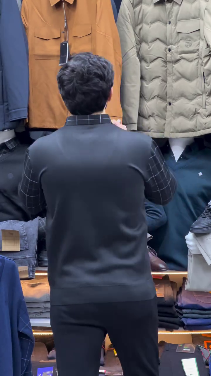 BLACK SLEEVELESS SWEATER WITH GRID SHIRT - Image 2