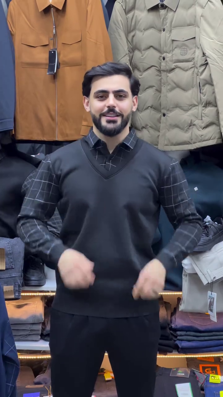 BLACK SLEEVELESS SWEATER WITH GRID SHIRT