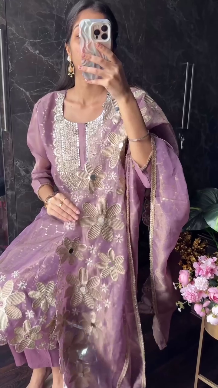 Dusty Lavender Floral-Handworked Kurta Set with Heavy Embellished Dupatta – Elegant Festive Wear