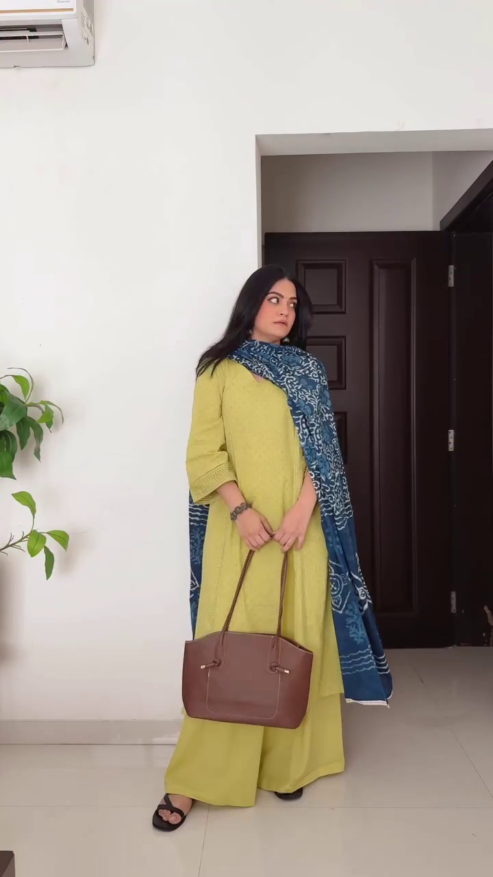 Ivory Mirror-Work Sleeveless Kurta Set with Organza Dupatta - Image 2